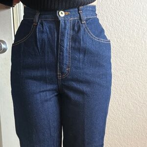 Vintage BRITTANIA Size 3 (23" Long) 100% Cotton Dark Wash Capri Ankle Jeans